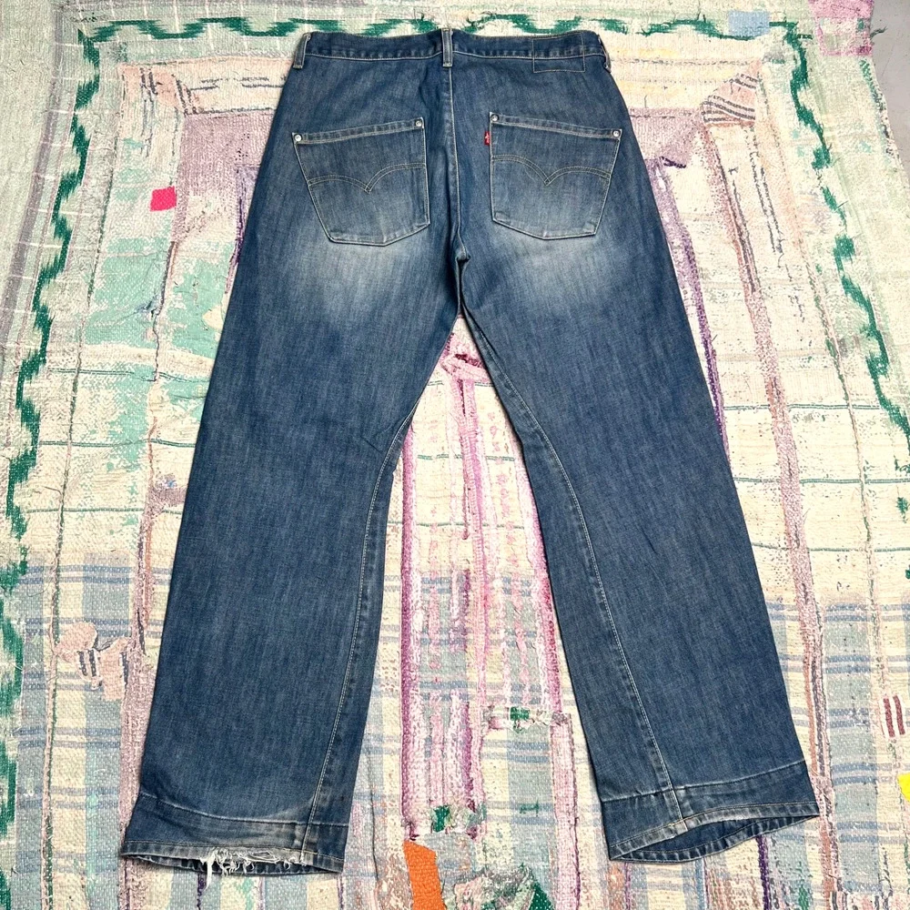 Vintage Levis Engineered Jeans Mens Blue Dark Wash Twisted Fits 34x31 READ